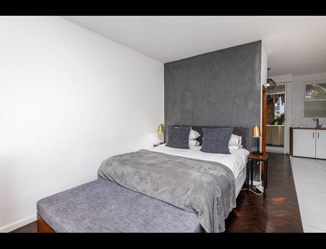 1 BEDROOM APARTMENT TO LET IN SEA POINT